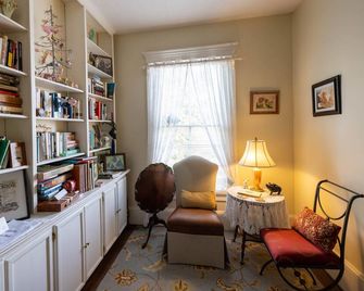 A beautiful spacious room in a historic house right downtown by the waterfront. - Washington - Lounge