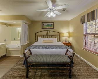 Holiday Inn Club Vacations Oak n' Spruce Resort - Lee - Bedroom