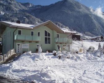 Apart Heim - sunny balcony - next to ski and hiking bus and the Zillertalbahn - Ramsau im Zillertal - Building