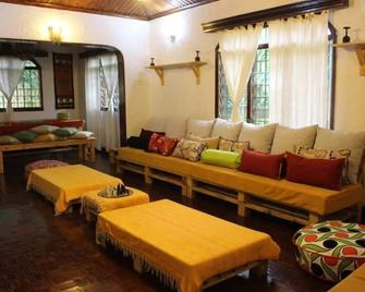 Pili Pili House Arusha - Hostel - Arusha - Lounge