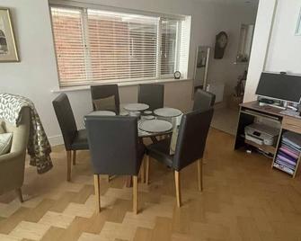 Modern Apt 3 Bedrooms near Dundrum - Dublino - Sala pranzo