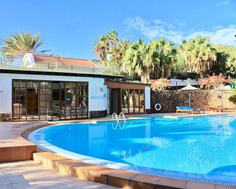 Monte Marina Naturist Resort - Esquinzo - Piscina
