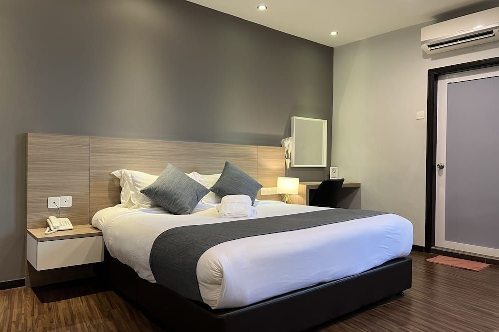 في بلس هوتل إيبو