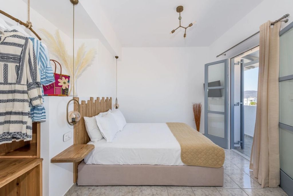 إليا ميلوس - Plaka