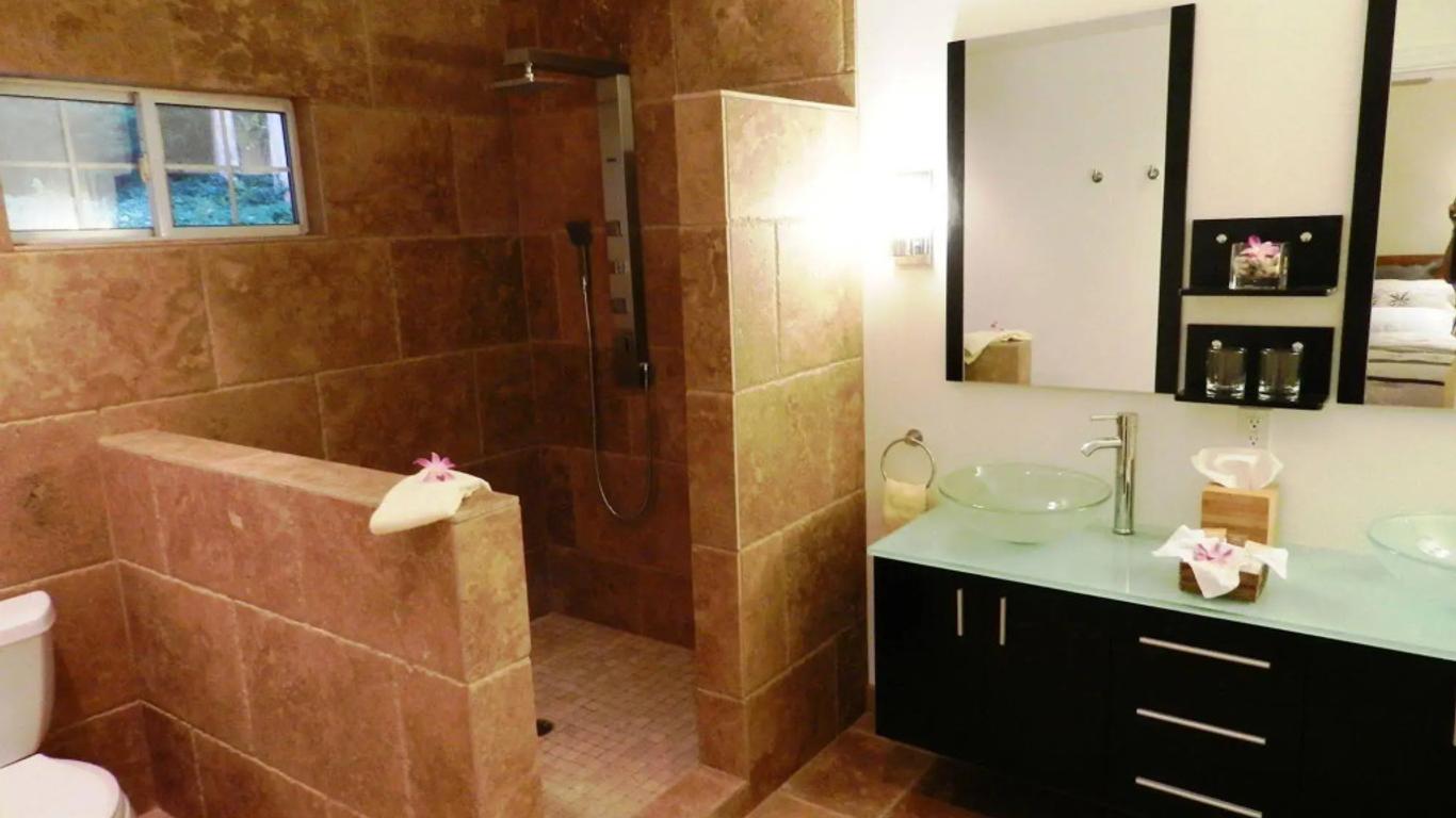 Ohia Kona Estates - An All Suites B&B