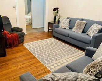 Eclipse! 5 bedroom, sleeps 10. - Fredonia - Sala de estar