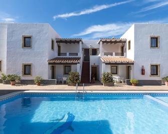 Mar y Sal Apartaments - La Savina - Pool