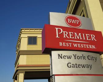 Best Western Premier NYC Gateway Hotel - North Bergen - Building