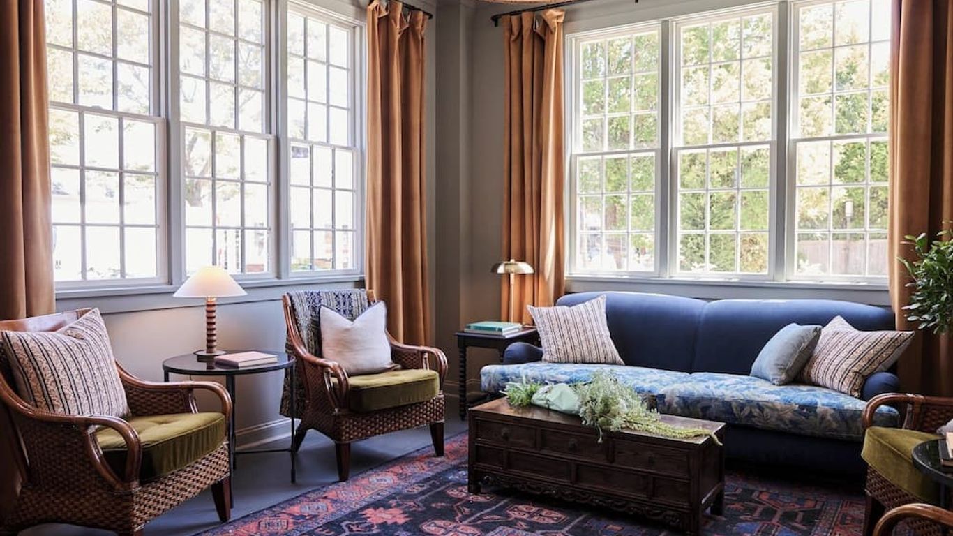 The Harbor Front Inn