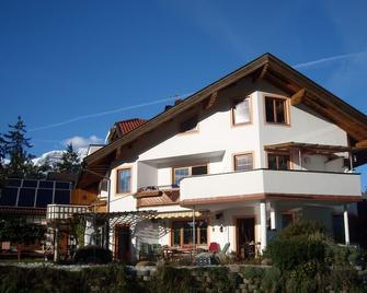 Pure nature, family atmosphere, peace and relaxation, many sports - Tulfes - Gebäude