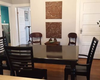 The Cam Grady, Restored, roomy, eclectic cottage in heart of Downtown Morganton - Morganton - Jídelna