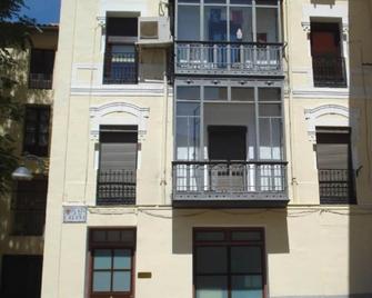 Hostel Central Zaragoza - Zaragoza - Building