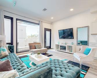Ultramodern Condo in Luxury Complex with WiFi, Patio, Seasonal Pool, & W/D - Nashville - Sala de estar