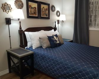 Sarnia's Hidden Gem - 3 BR/2 BA by College/Hwy/Arena - Sarnia - Soverom