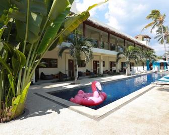 Trawangan Nirvana - Pemenang - Piscina