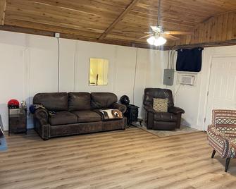 New Home, country living near Katy & Houston, horses, rodeo, quiet - Brookshire - Sala de estar