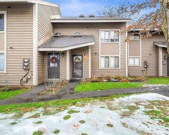 Cozy Mountain Retreat - Donegal - Building