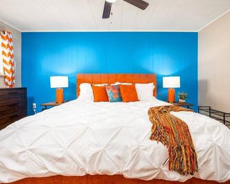 Near P&g | Cleco | 55\' 4k Tv| King | Petsok - Pineville - Bedroom