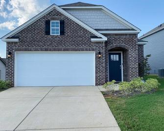 Beautiful Home just 25mins from Downtown Birmingham - 베서머 - 건물