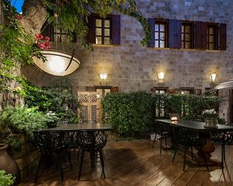 Kókkini Porta Rossa - Rodas - Patio