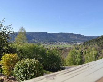 Gîte-Élodie-Family-Ensuite with Bath-Mountain View - Dommartin-lès-Remiremont - Balcon