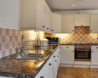Bramble Cottage - Uk47505 - Somerton - Kitchen
