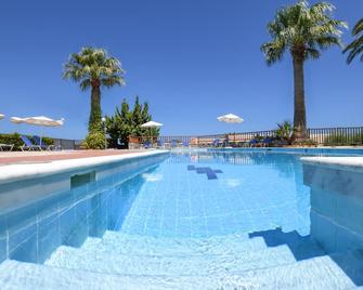 Magia Village Resort - Hersonissos - Piscina