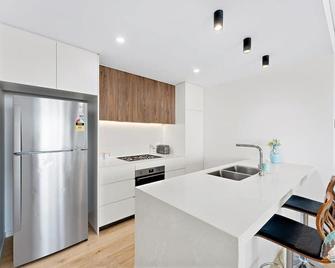 Aircabin - Shell Cove - Next to Marina - 2BR Apt - Shellharbour - Kitchen