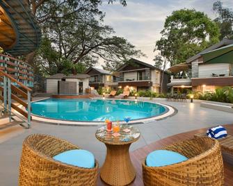 Arova Woods Zinc Journey by The Fern, Lonavala - Lonavala - Piscina