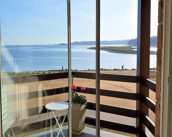 3-star apartment in Perros-Guirec with parking, pets allowed - Perros-Guirec - Balcony