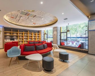 Future Life Hotel (Weinan Xinda Square Branch) - Weinan - Lounge