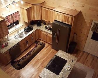 Lakefront Log Built 2016! - Lincoln - Cocina