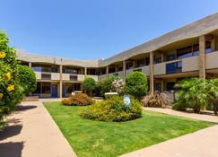Motel 6 Glendale Az - Glendale - Rakennus
