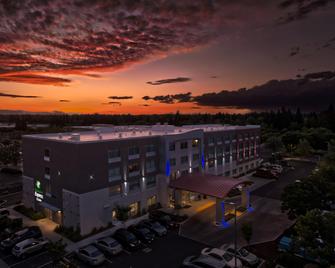 Holiday Inn Express & Suites Chico - Chico - Rakennus