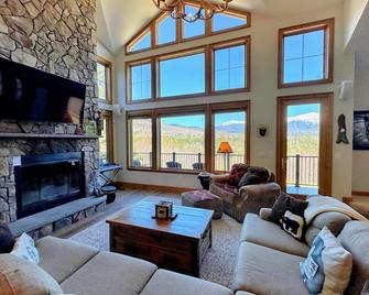 M1 Luxury home a short walk from the Mount Washington Hotel AC heated floor stunning views - Carroll - Sala de estar