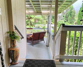 Aloha Junction Bed and Breakfast -Minutes away from Hawaii Volcanoes National Park - Volcano - Balcón