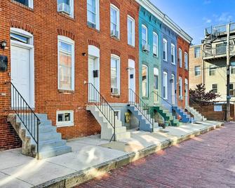 Central and Trendy Baltimore Townhome Pets OK! - Baltimore