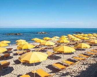 Baia Del Sole Resort - Ricadi - Strand