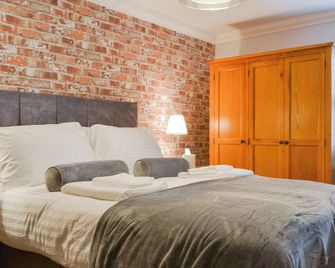 Willow cottage is based in a town centre location with private parking. - Cockermouth - Schlafzimmer