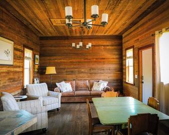 Rustic Cabin On West Marin Organic Cattle Ranch - Private Deck, Peace and Quiet - Tomales - Sala de estar