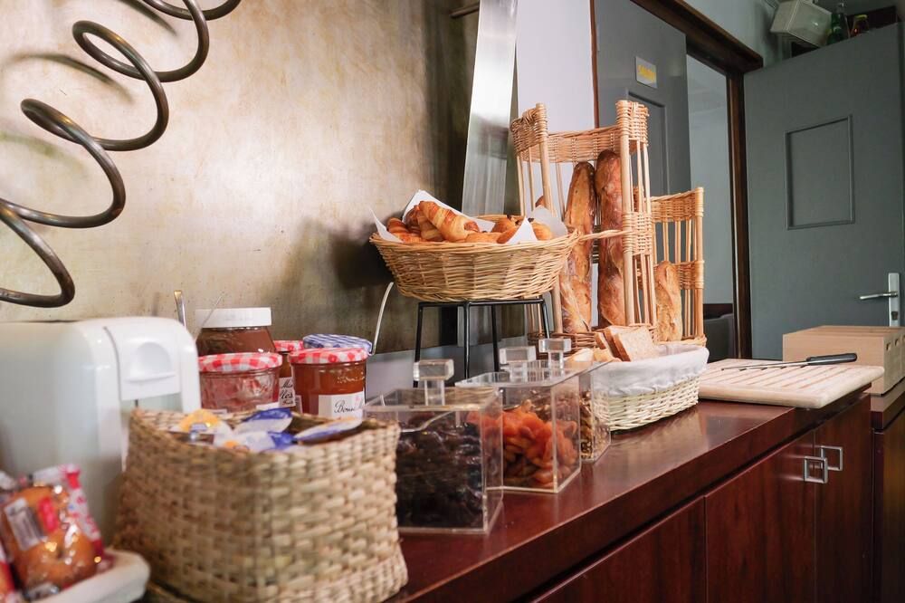 Kyriad Dijon Est Mirande - Dijon - Buffet