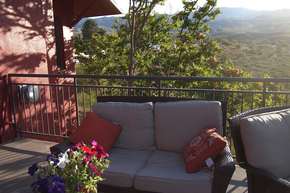 Balcony view of The Clarkdale Lodge 202