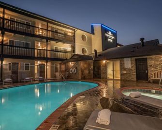 Lincoln Sands Oceanfront Resort, an Ascend Collection Hotel - לינקולן סיטי - בריכה