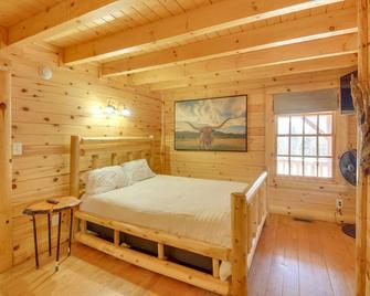 Newberry Vacation Rental 1/2 Mi to Lake Superior - Newberry - Habitación