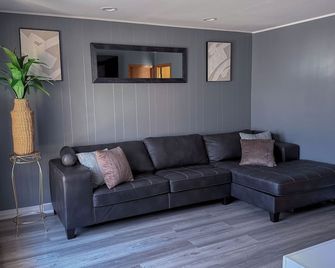 Luxurious 4-bedroom house 30min near downtown Chicago - Burbank - Living room