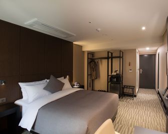 Hotel Foret Premier Nampo Branch - Busan