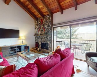 Snowcreek Condo 1579 -Sun Valley Resort Amenities Plus Hot Tub Onsite - Sun Valley - Pokój dzienny