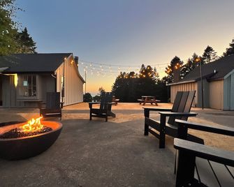 Mendo Bungalow - Mendocino - Innenhof