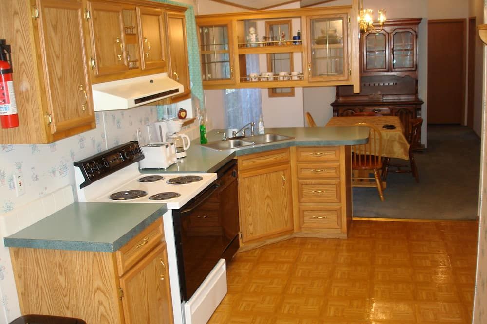 Cozy 3 bdrm country home with fireplace, newly remodeled!