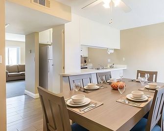 2 Bedroom Suite | Kitchen | Pool | Near Indio Attractions - Indio - Dining room